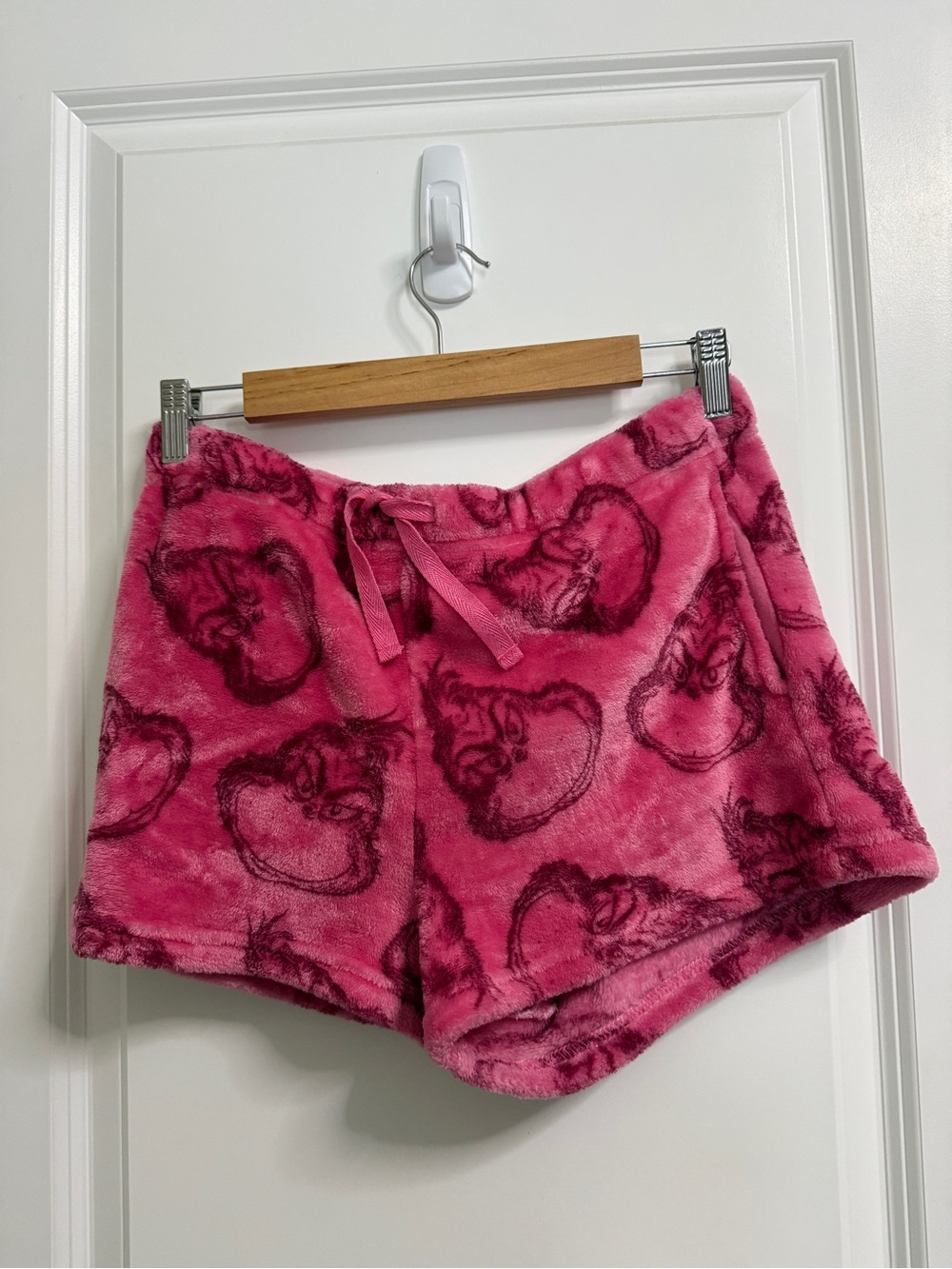 Cozy Plush Pink Printed Lounge grinch Shorts